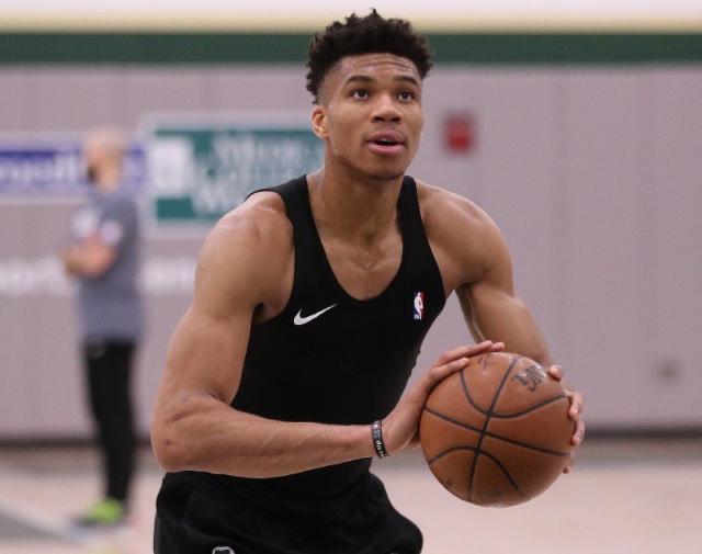 通过他的一 通过他的一