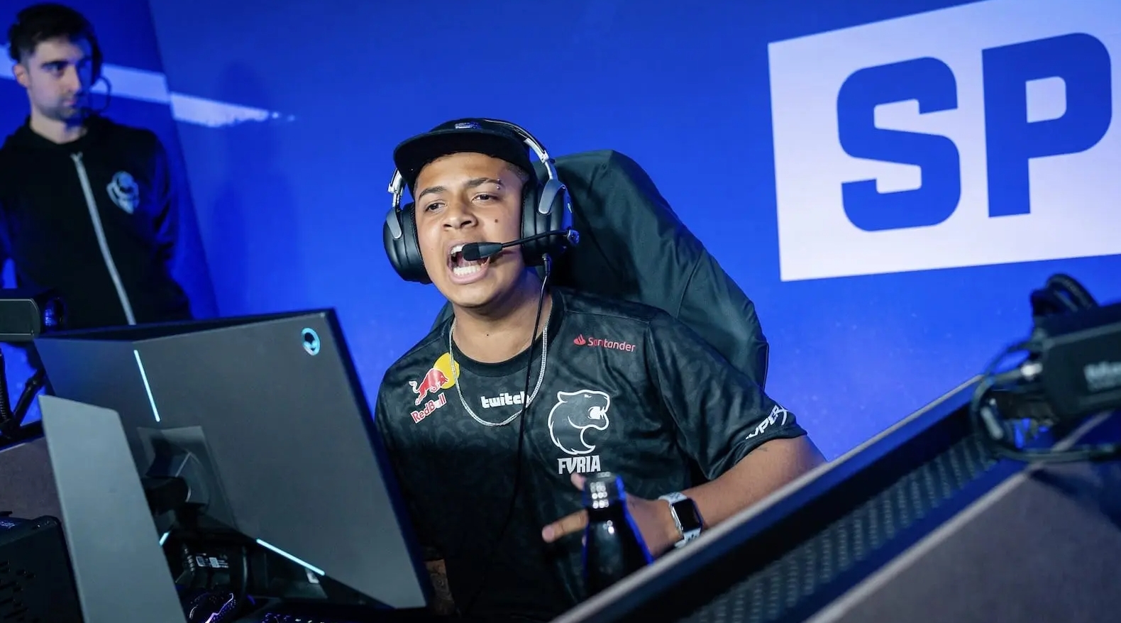 角落拉开 角落拉开